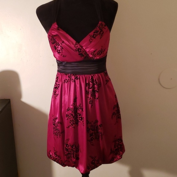 Trixxi Dresses & Skirts - 🎁 Trixxi Dress | Size: M | Color Burgundy/ Black